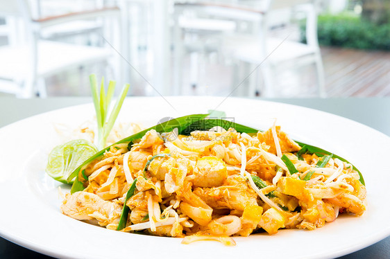 办公用地 thai美食绿色白色午餐软垫盘子豆腐食物油炸面条图片