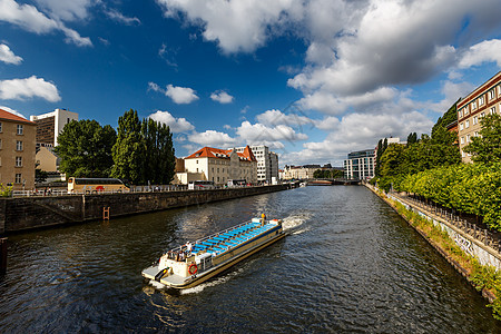 德国柏林斯普里河轮船旅行 德国柏林运输文化游艇晴天首都支撑公园狂欢建筑景观图片