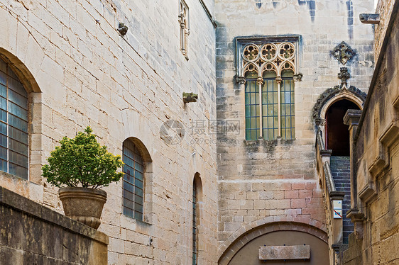 西班牙加泰罗尼亚巴塞罗那附近的波布尔特修道院建筑学田园大教堂窗户地方风格历史建造教会风光图片