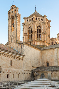 西班牙加泰罗尼亚巴塞罗那附近的波布尔特修道院风格大教堂地方风光建筑学教会田园建造窗户历史图片