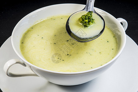花椰菜奶油汤黄色绿色蔬菜午餐奶油状美食泥状白色食物奶油图片