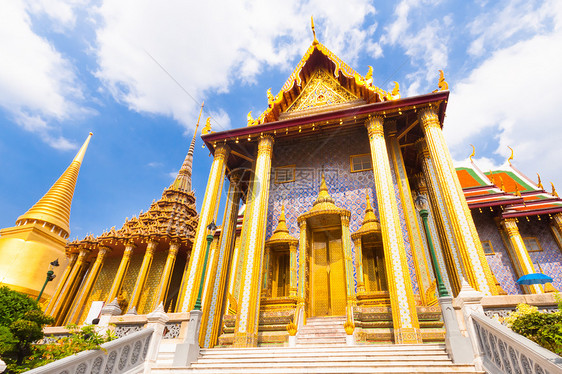 泰国 曼谷 法拉科夫寺庙城市艺术游客寺庙地标旅行雕像蓝色天空金子图片
