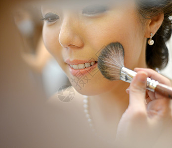化婚妆的亚洲新娘图片