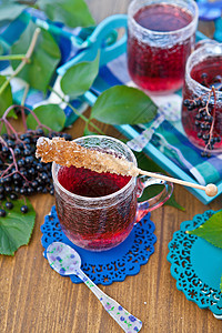 茶和新鲜的老浆果玻璃水果餐巾照片紫色托盘饮料乡村分支机构红色图片