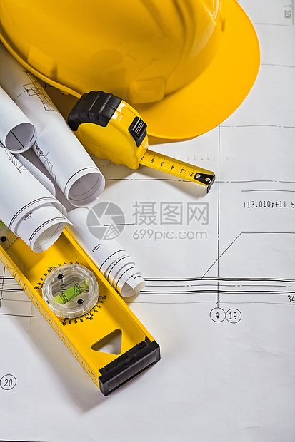 垂直的建筑结构蓝图和工作工具图片