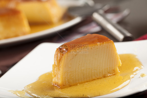 普丁语美食美食家盘子白色奶油黄色甜点桌子焦糖普丁图片