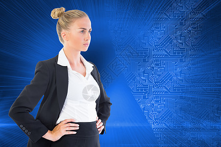 商业女商务人士的复合形象 她们用手站在臀部上女性电路板浅色职业曲线绘图辉光技术人士计算机图片