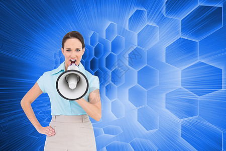 愤怒的女商务人士用扩音器说话的复合图像未来派几何计算机辉光呐喊绘图扬声器头发蓝色六边形图片