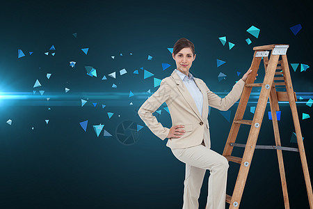 微笑着的女商务人士在职业阶梯上攀登的复合形象套装棕色梯子蓝色女士商业人士女性商务计算机图片