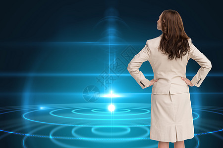 商业女商务人士的复合图像背靠着镜头站立女性职业困惑夹克螺旋商务计算机活力套装专注图片