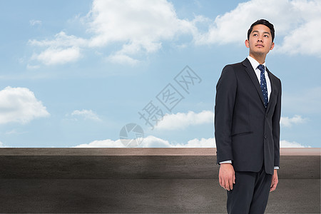 严肃的亚洲商务人士综合形象 是严重的亚洲商务人士男人阳光人士公司蓝天商业男性天空数字商务图片
