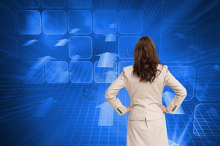 商业女商务人士的复合图像背靠着镜头站立计算套装人士夹克技术头发窗格辉光蓝色网格图片