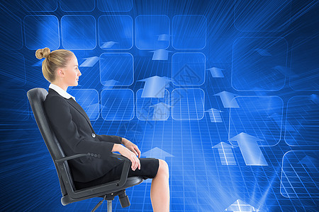 黑西装女商务人士坐在摇摇椅上的综合形象 AC 54970 附件绘图金发女郎屏幕职业商业辉光女性快乐金发未来派图片