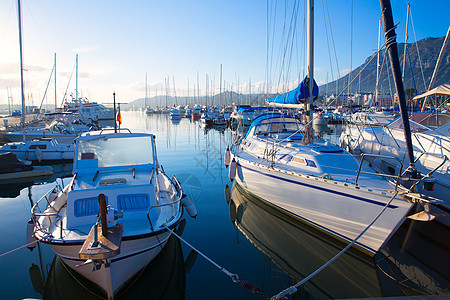 西班牙巴伦西亚省阿利坎特的德尼亚码头船旅游游艇港口假期旅行巡航帆船蓝色地标海滩图片