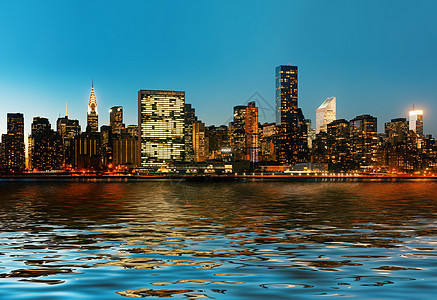 曼哈顿夜深夜 纽约市天线全景城市地标摩天大楼天空旅行蓝色反射景观场景市中心图片