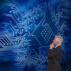 深思熟虑成熟商务人士形象的复合形象展示专注头发未来派科学计算数字夹克计算机职业图片