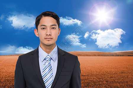 严肃的亚洲商务人士综合形象 是严重的亚洲商务人士橙子数字男性商业男人天空阳光短发职业棕色图片