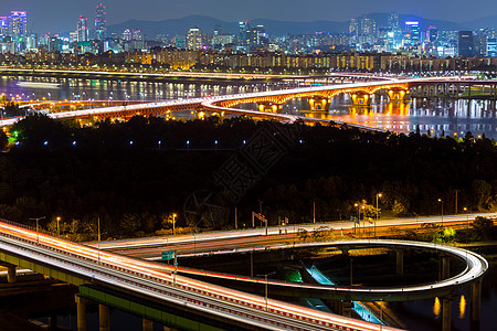 首首城市之夜市中心天空踪迹建筑交通大桥景观日落圣水办公室图片