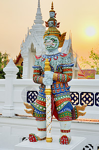 佛教寺庙中的泰国传统大提琴雕塑图片
