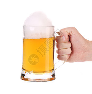 男人手握着啤酒的杯子玻璃酒吧泡沫派对白色文化流动庆典饮料气泡图片