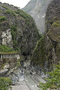 Taroko国家公园悬崖风景溪流地标森林小径洞穴峡谷山沟石头图片