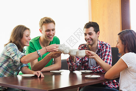 四名临时学生喝咖啡喝咖啡图片