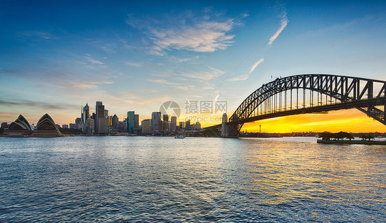 戏剧性全景日落照片悉尼港宽屏反射天际建筑地标景观城市歌剧摩天大楼港口图片