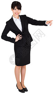 微笑的女商务人士指出人士公司职业快乐商务女士推介会女性商业手势图片