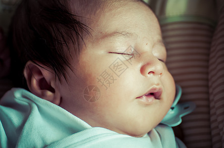 游泳 新生儿安睡 婴儿卷发的相片图片