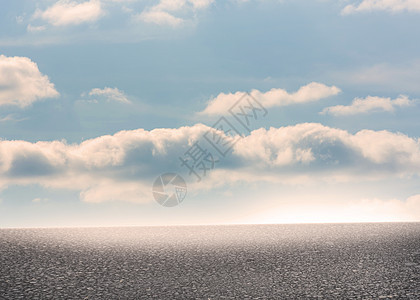 蓝天空的沙漠景观图片