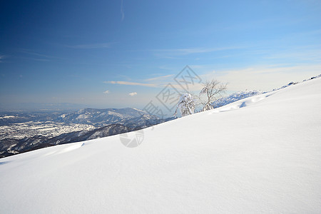 白滑雪斜坡运动山峰季节全景勘探阳光天空蓝色风景山脉图片