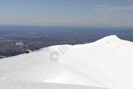 白滑雪斜坡山脉风景阳光天空冰川山峰季节全景蓝色运动图片