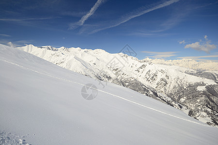 白滑雪斜坡风景山峰季节山脉全景天空冰川阳光勘探运动图片