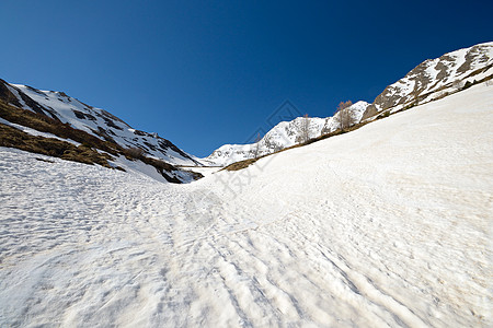 高高度雪融化模式荒野气候蓝色山峰勘探运动阳光地区全景山脉图片