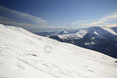 白滑雪斜坡勘探山峰阳光风景运动全景山脉冰川蓝色季节图片