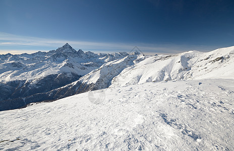 维索山的冬季风景冰川荒野季节地区勘探山脉滑雪山峰岩石寂寞图片