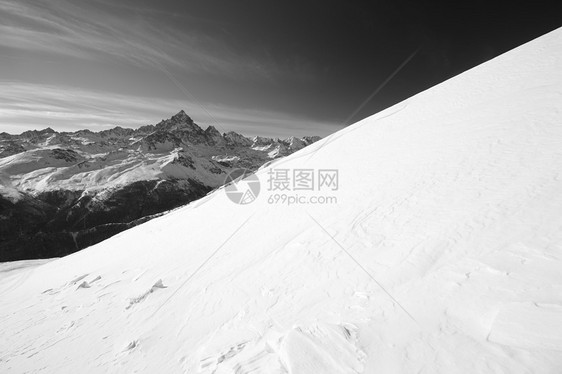 维索山的冬季风景全景冰川勘探山脉滑雪荒野山峰地区岩石冒险图片