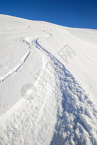 阿尔卑斯山的冬季冒险荒野成就运动粉雪全景滑雪寂寞勘探自由活动图片