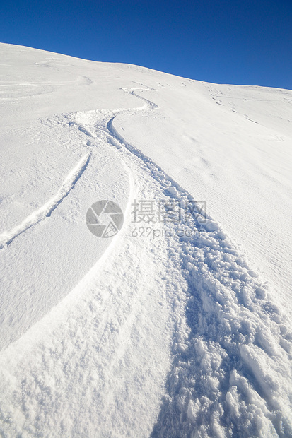 阿尔卑斯山的冬季冒险荒野成就运动粉雪全景滑雪寂寞勘探自由活动图片