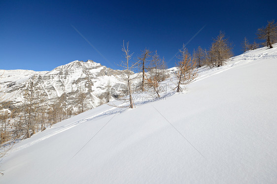 冬天静静的高山景象自由风景全景天空阳光冰川勘探山脉粉雪季节图片