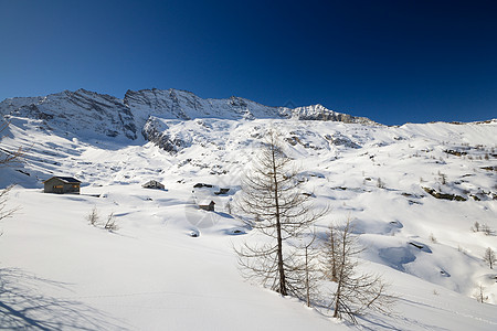 冬天静静的高山景象山峰风景全景天空勘探小屋大天堂冰川季节粉雪图片