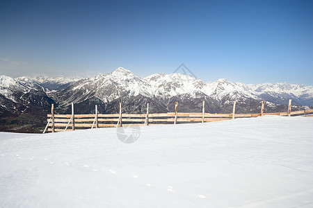 阿尔卑斯山的雪崩保护图片