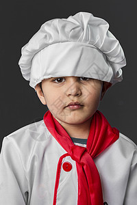 悲哀 小男孩在厨房准备健康食物 在灰背的厨房里图片
