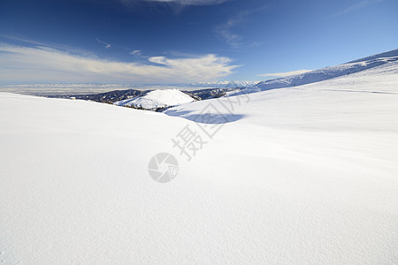 具有超光谱视图的雪坡勘探雪堆冒险运动山峰寂寞高原荒野地区山脉图片