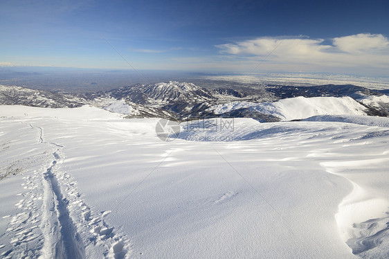 阿尔卑斯山的冬季冒险滑雪季节勘探全景愿望运动山峰荒野移动活动图片