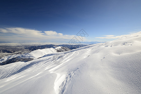 具有超光谱视图的雪坡滑雪山脉山峰寂寞冒险季节勘探地区风景雪堆图片