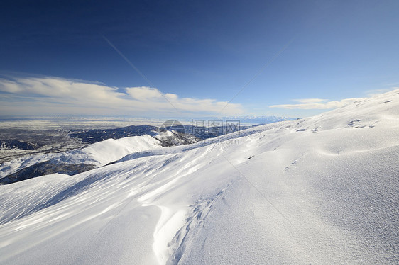 具有超光谱视图的雪坡滑雪山脉山峰寂寞冒险季节勘探地区风景雪堆图片