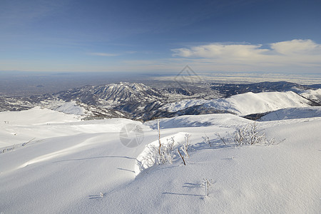 具有超光谱视图的雪坡雪堆寂寞滑雪运动勘探冰川荒野季节高原山脉图片