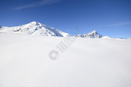 具有超光谱视图的雪坡冰川高原全景山峰滑雪地区寂寞山脉冒险季节图片