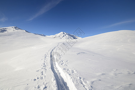 阿尔卑斯山的冬季冒险荒野极限冰川愿望山脉移动粉雪滑雪全景寂寞图片